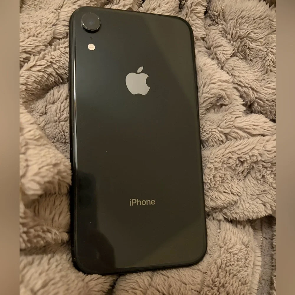 iPhone XR - black 128gb